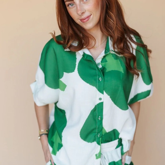 Polagram Green and White Women's Button-Up Top and Lined Shorts Pant SET M - Picture 3 of 8